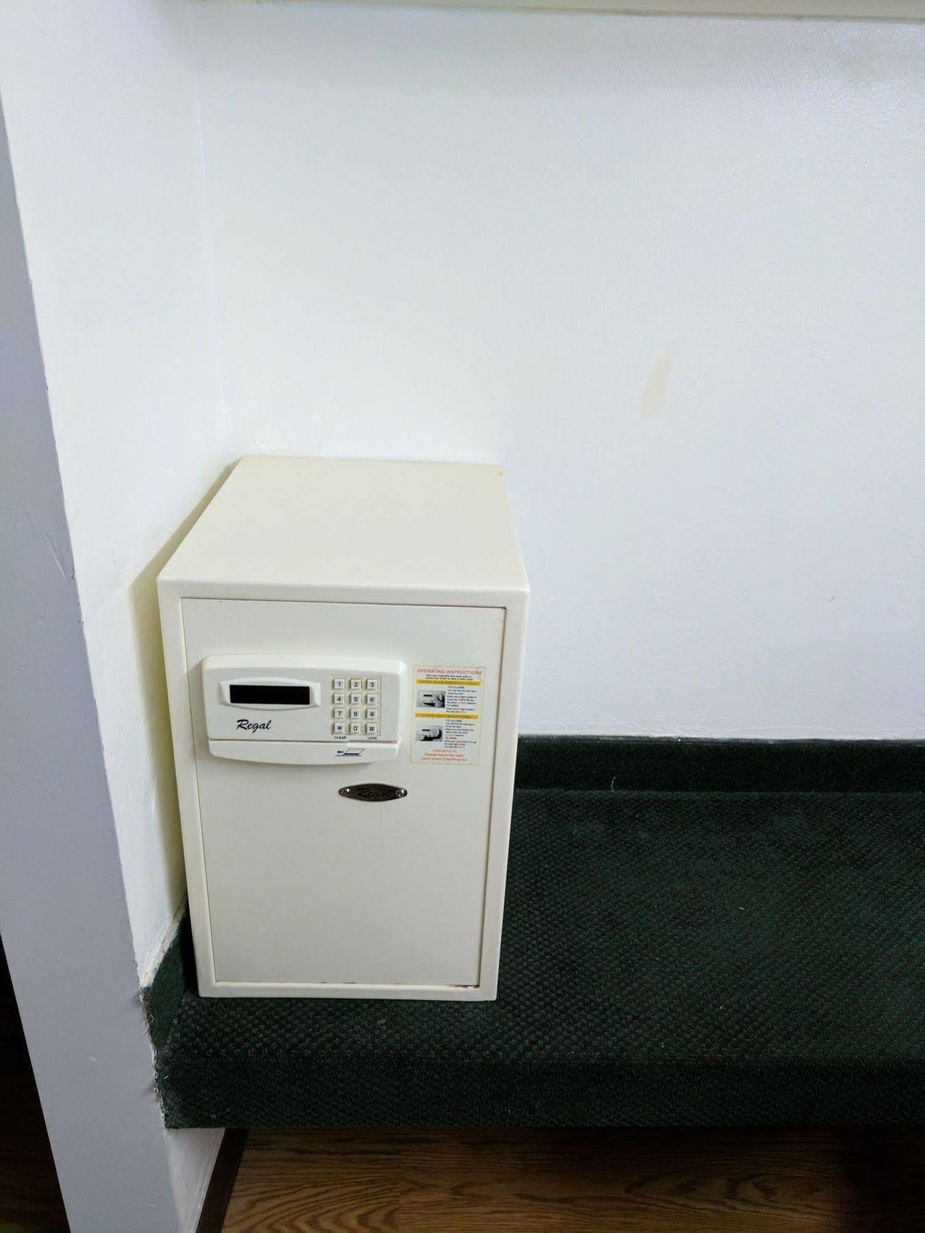אליריה Sprucewood Inn מראה חיצוני תמונה