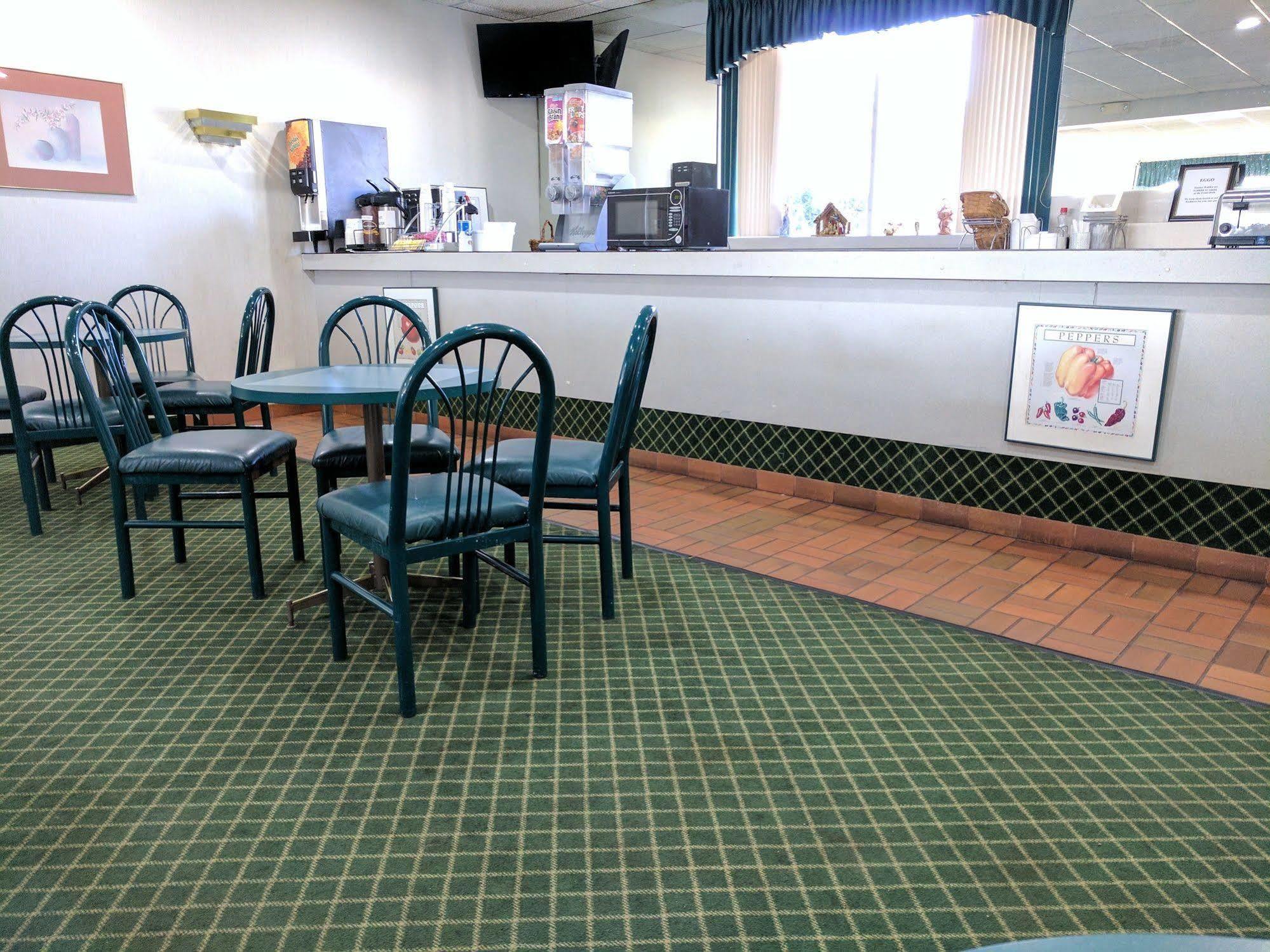אליריה Sprucewood Inn מראה חיצוני תמונה
