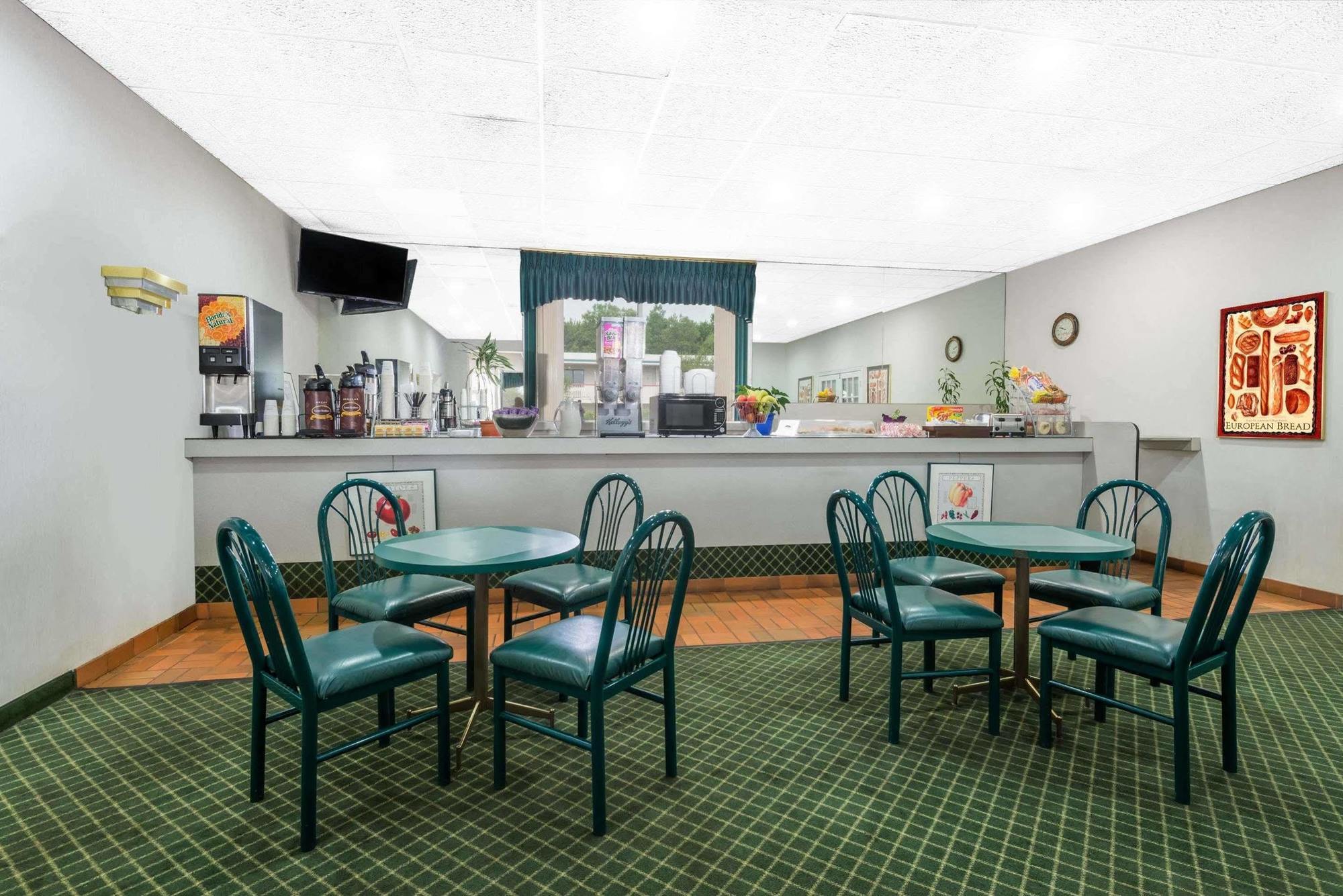 אליריה Sprucewood Inn מראה חיצוני תמונה